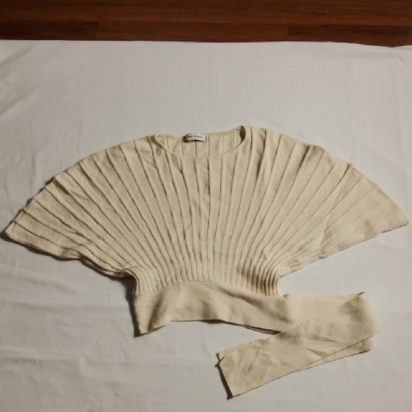 Club Monaco Cream Shrug with Accordion Pleats top Size S 100% Wool - Picture 1 of 8
